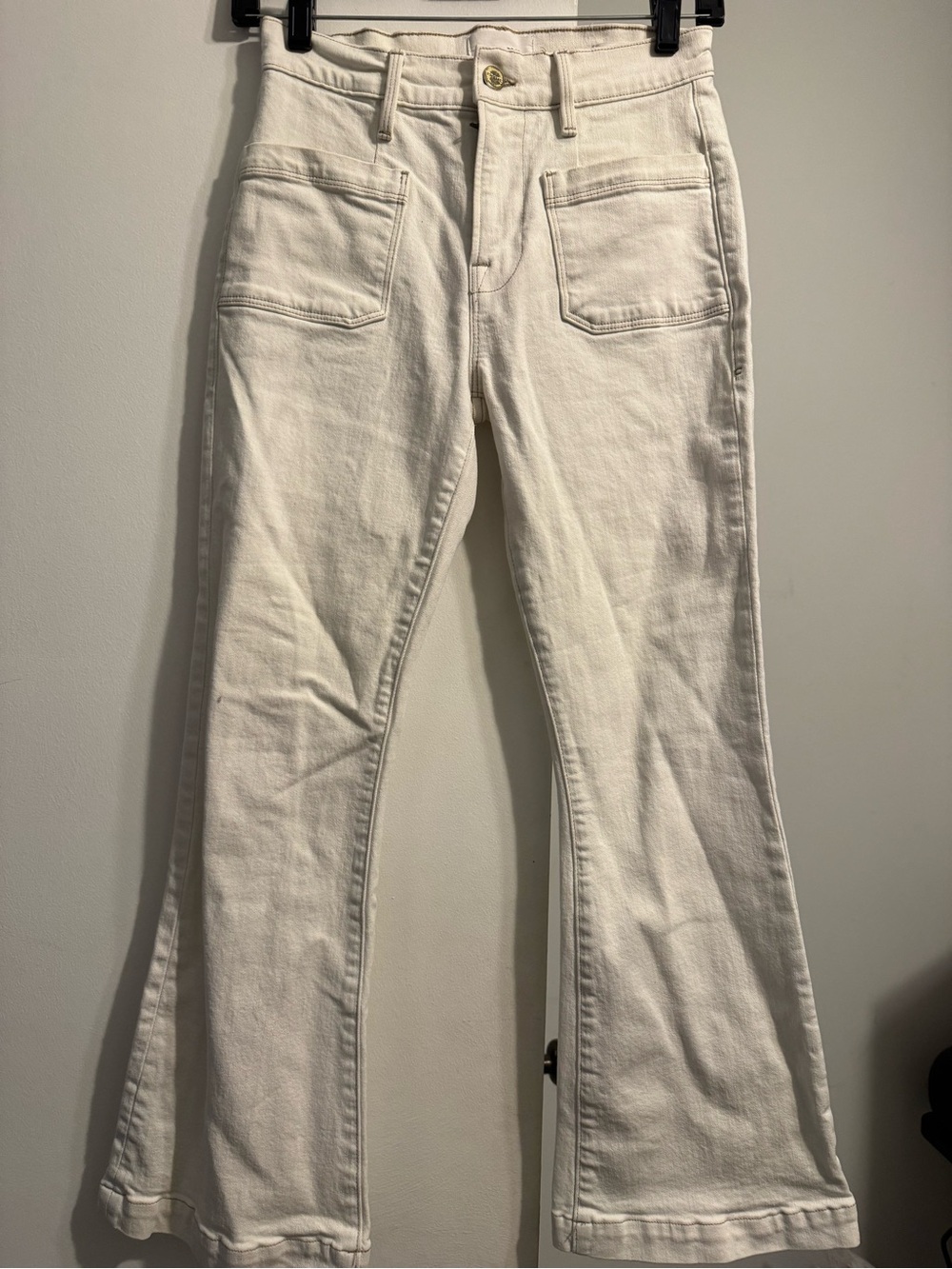 Frame Le Bardo Crop Cream Flare Jeans with front pockets